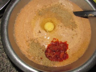 Adding raw egg and pepper to blended wheat